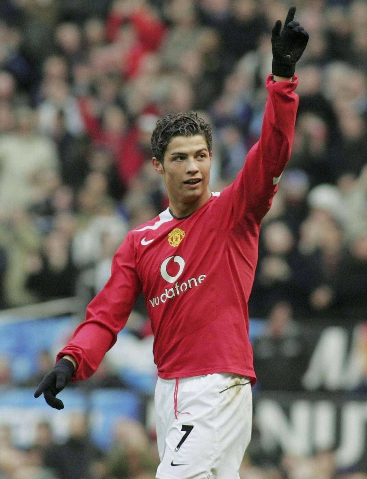 IM电竞真人娱乐-C罗迎来二十赛季高光表现，勇士球迷沸腾！